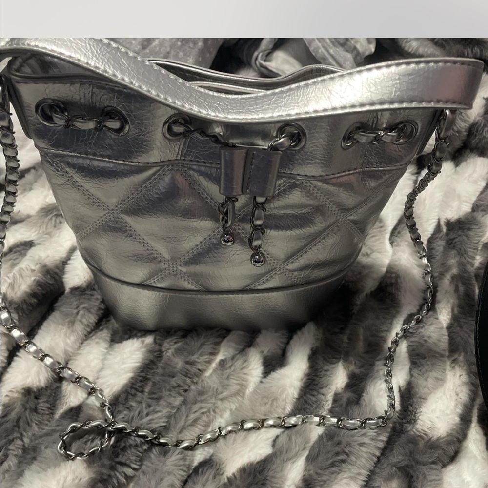 SHEIN Silver Quilted Crossbody Bag with Chain Strap
